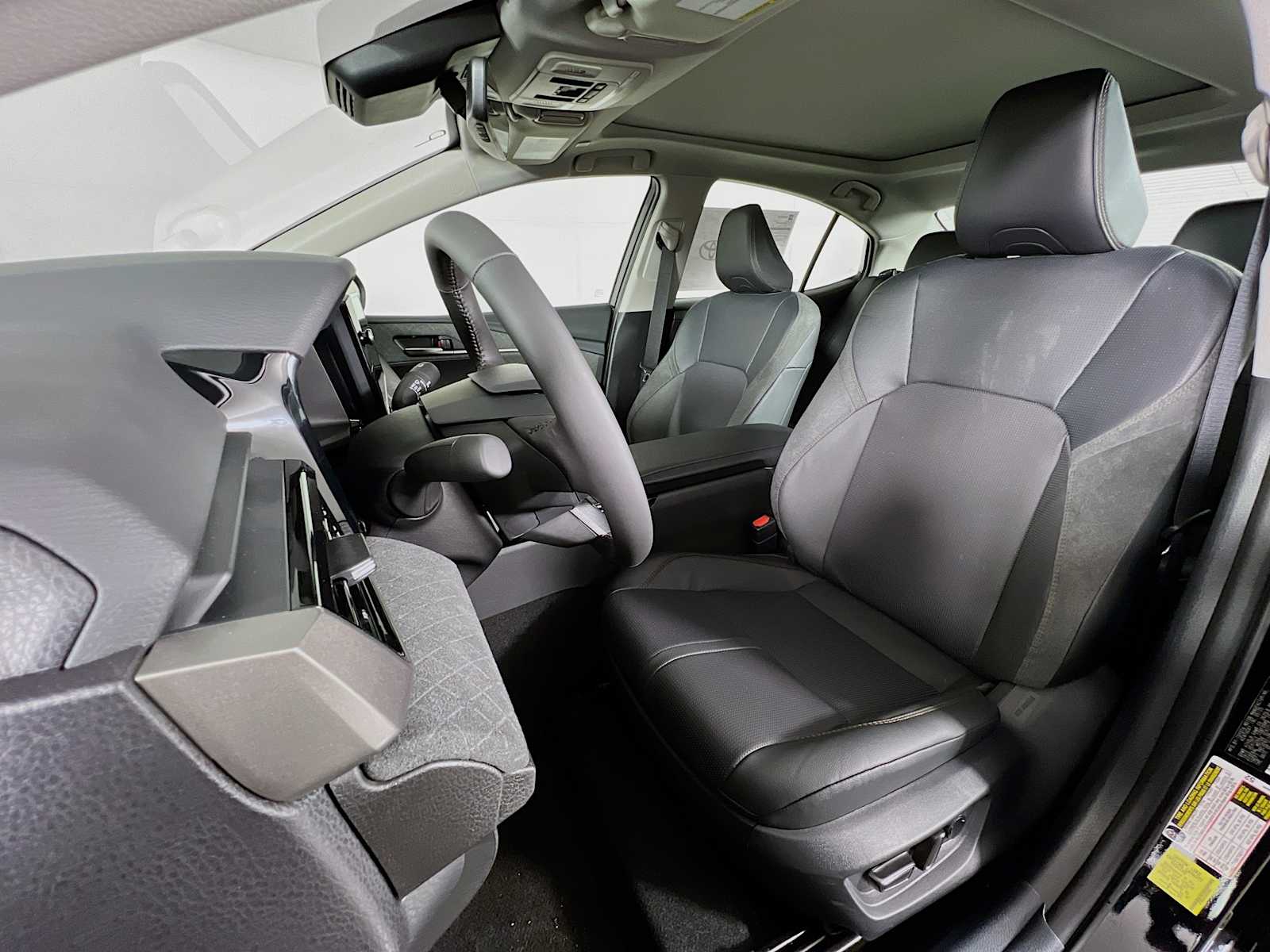 2025 Toyota Camry XLE - Photo 12