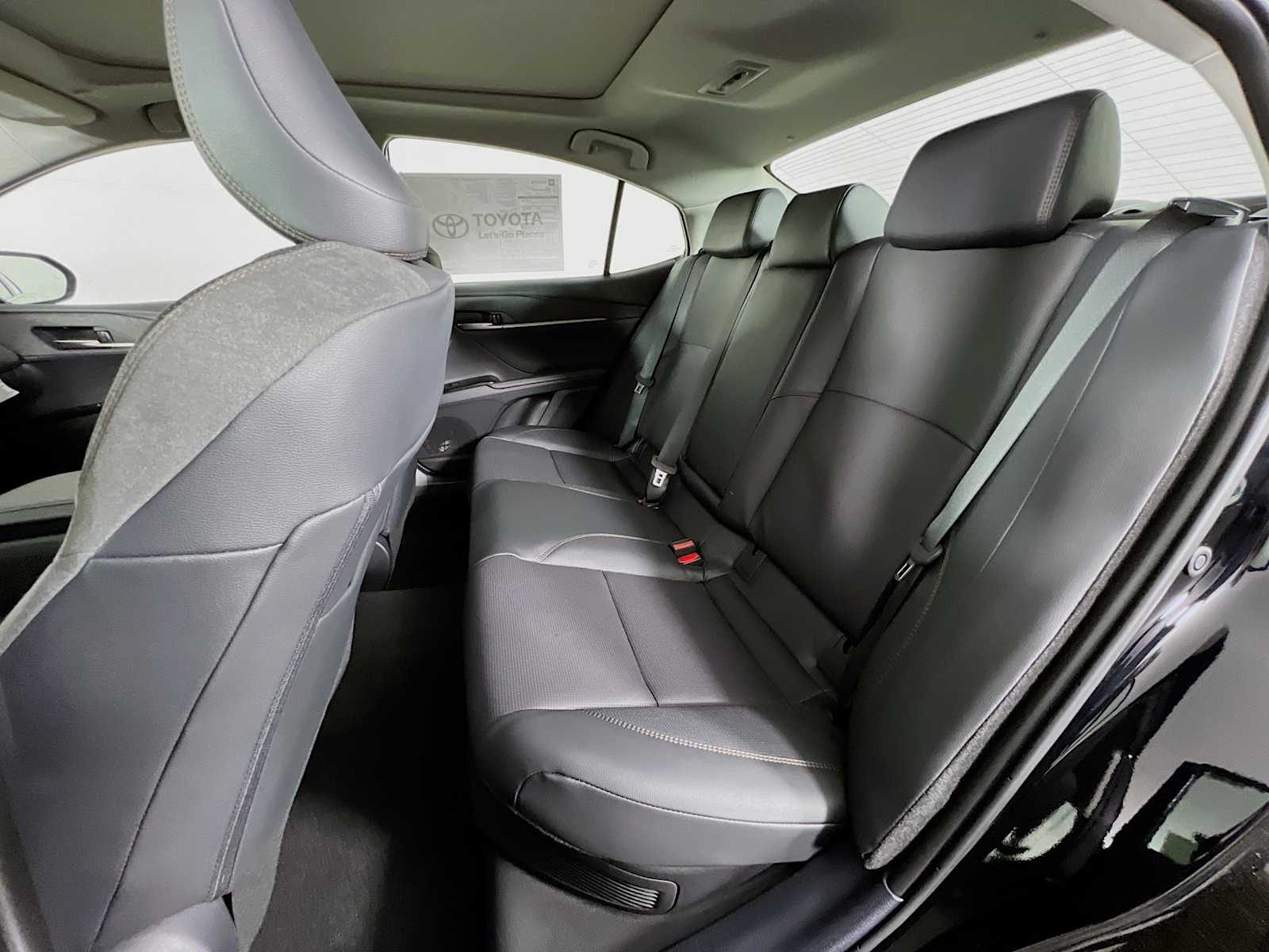 2025 Toyota Camry XLE - Photo 13