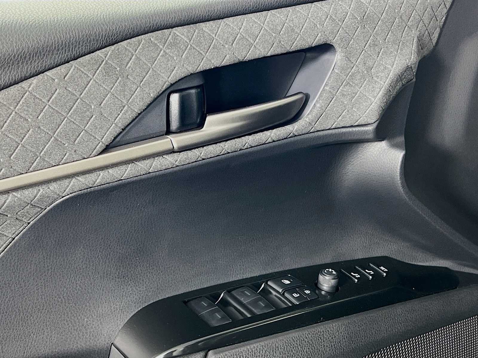 2025 Toyota Camry XLE - Photo 16