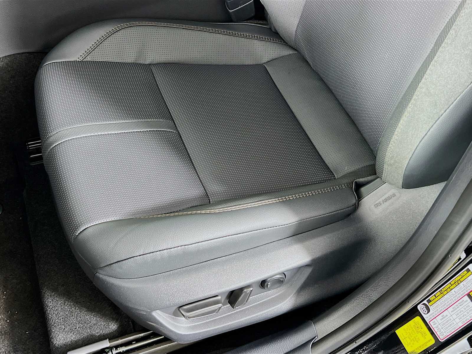 2025 Toyota Camry XLE - Photo 17