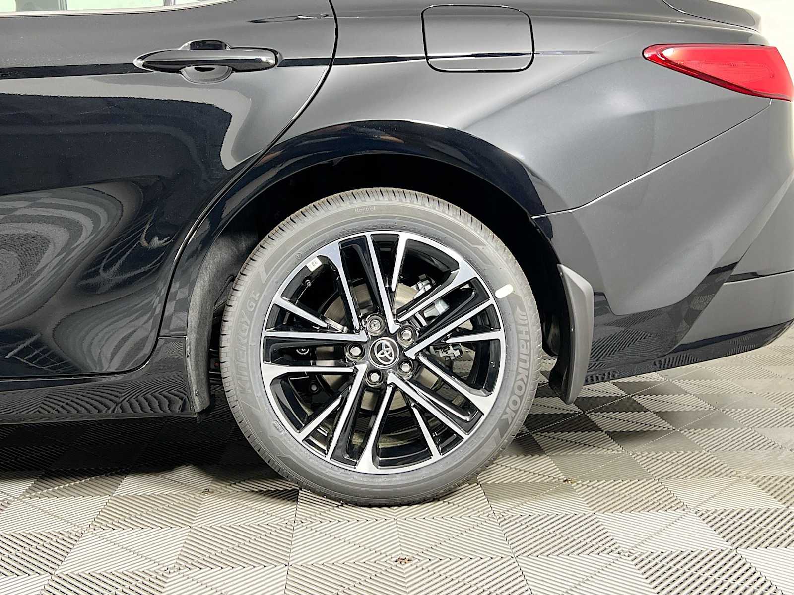 2025 Toyota Camry XLE - Photo 19