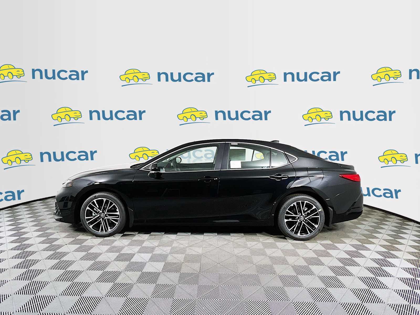 2025 Toyota Camry XLE - Photo 3