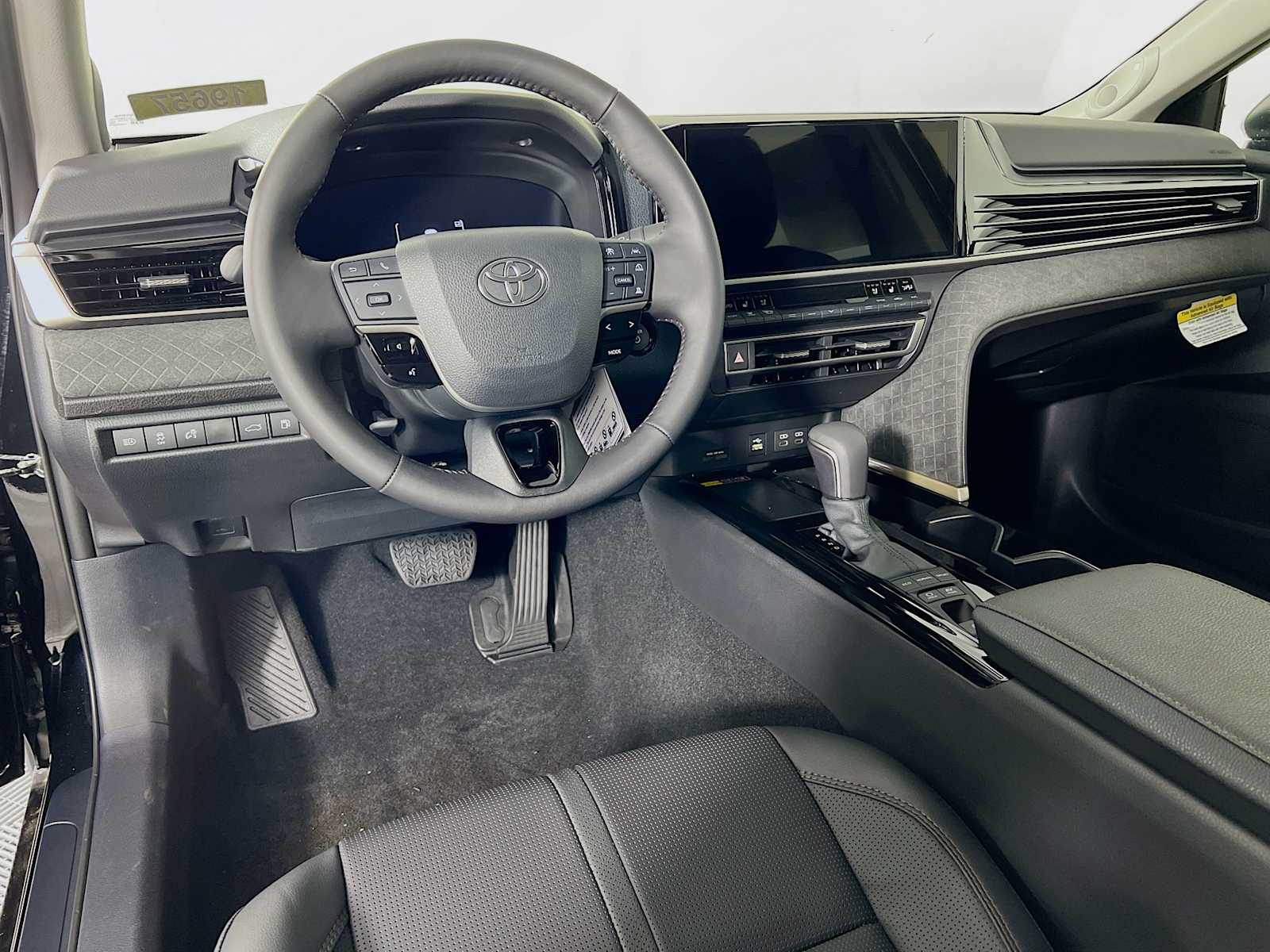 2025 Toyota Camry XLE - Photo 6