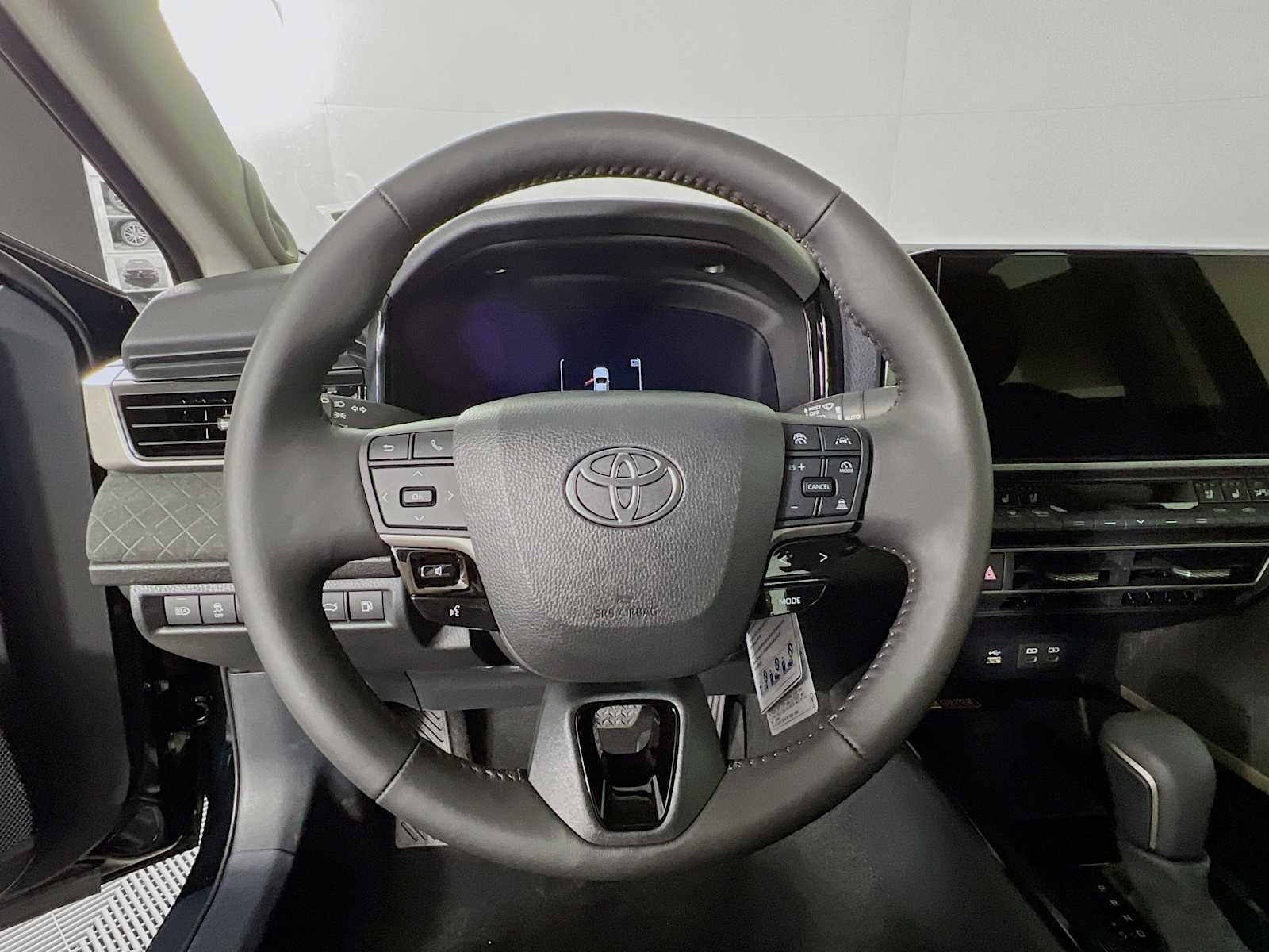 2025 Toyota Camry XLE - Photo 7