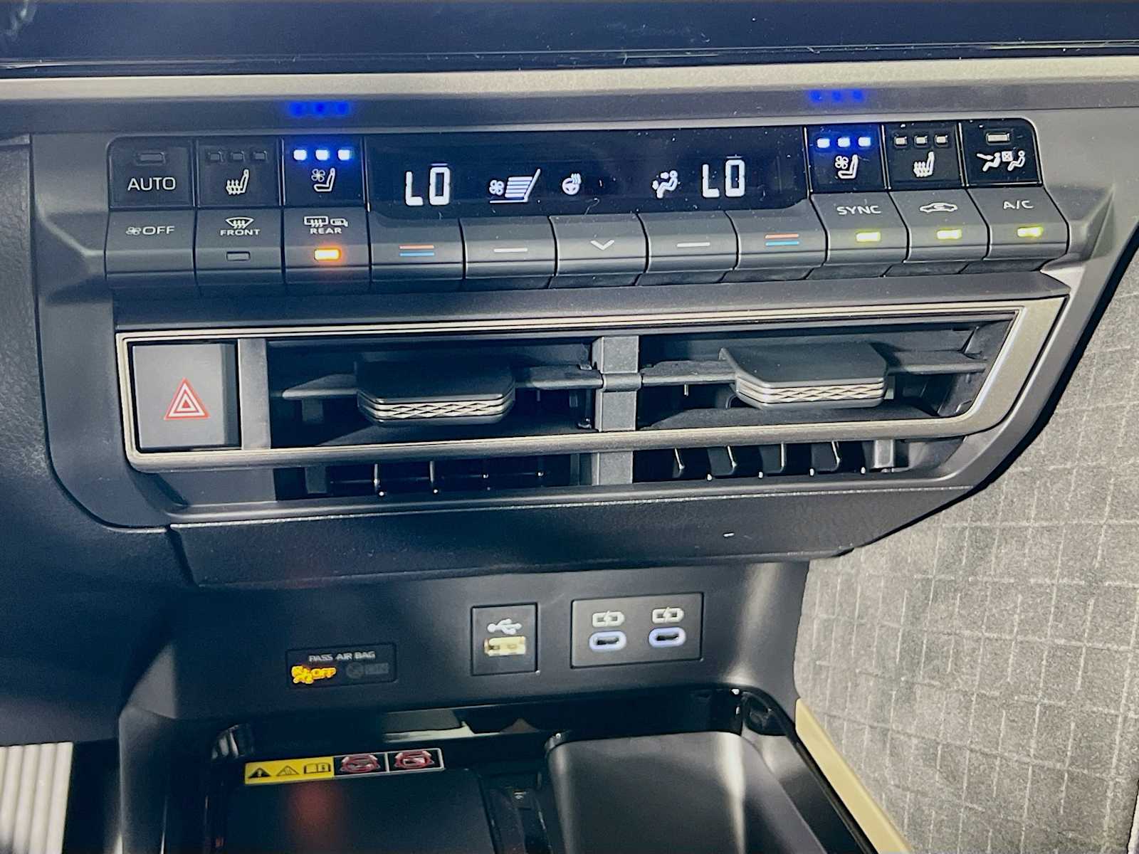 2025 Toyota Camry XLE - Photo 10