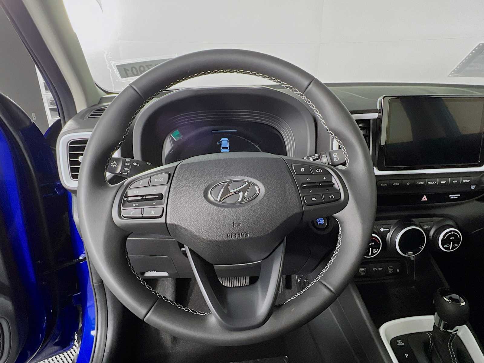 2025 Hyundai Venue Limited - Photo 7