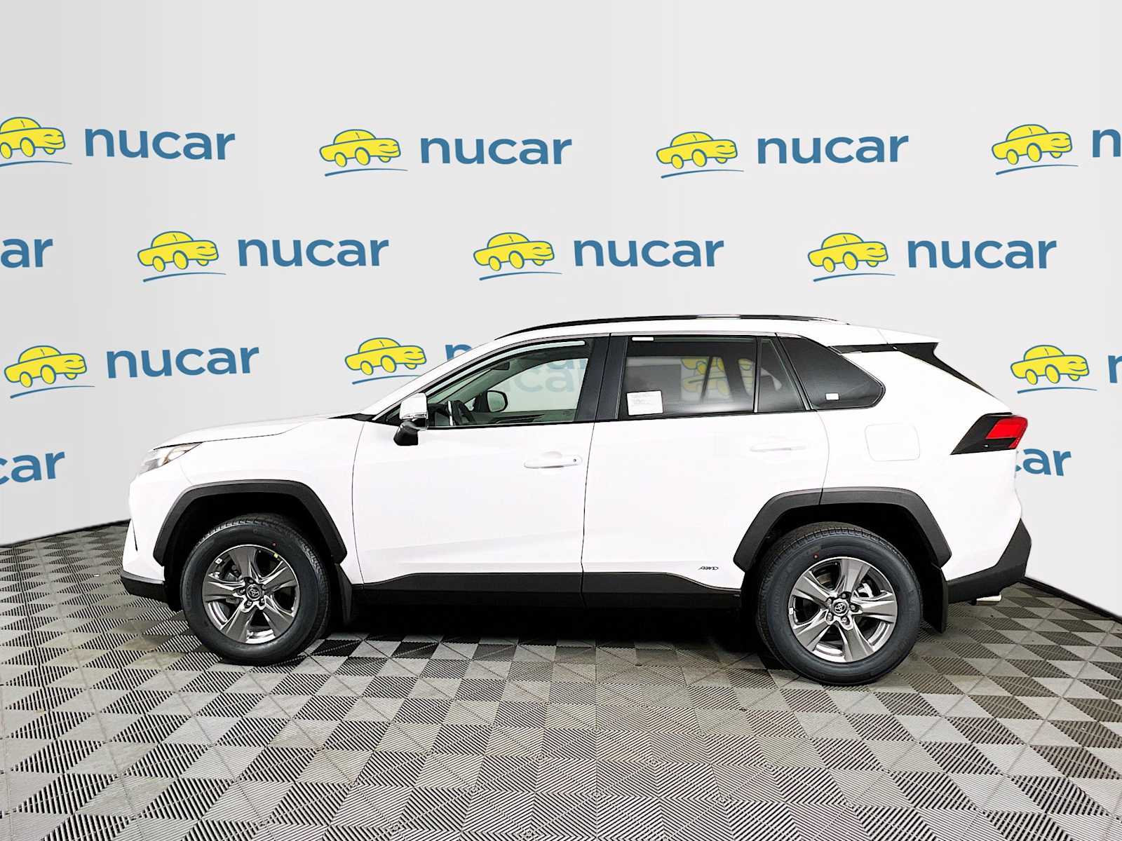 2025 Toyota RAV4 Hybrid XLE - Photo 3