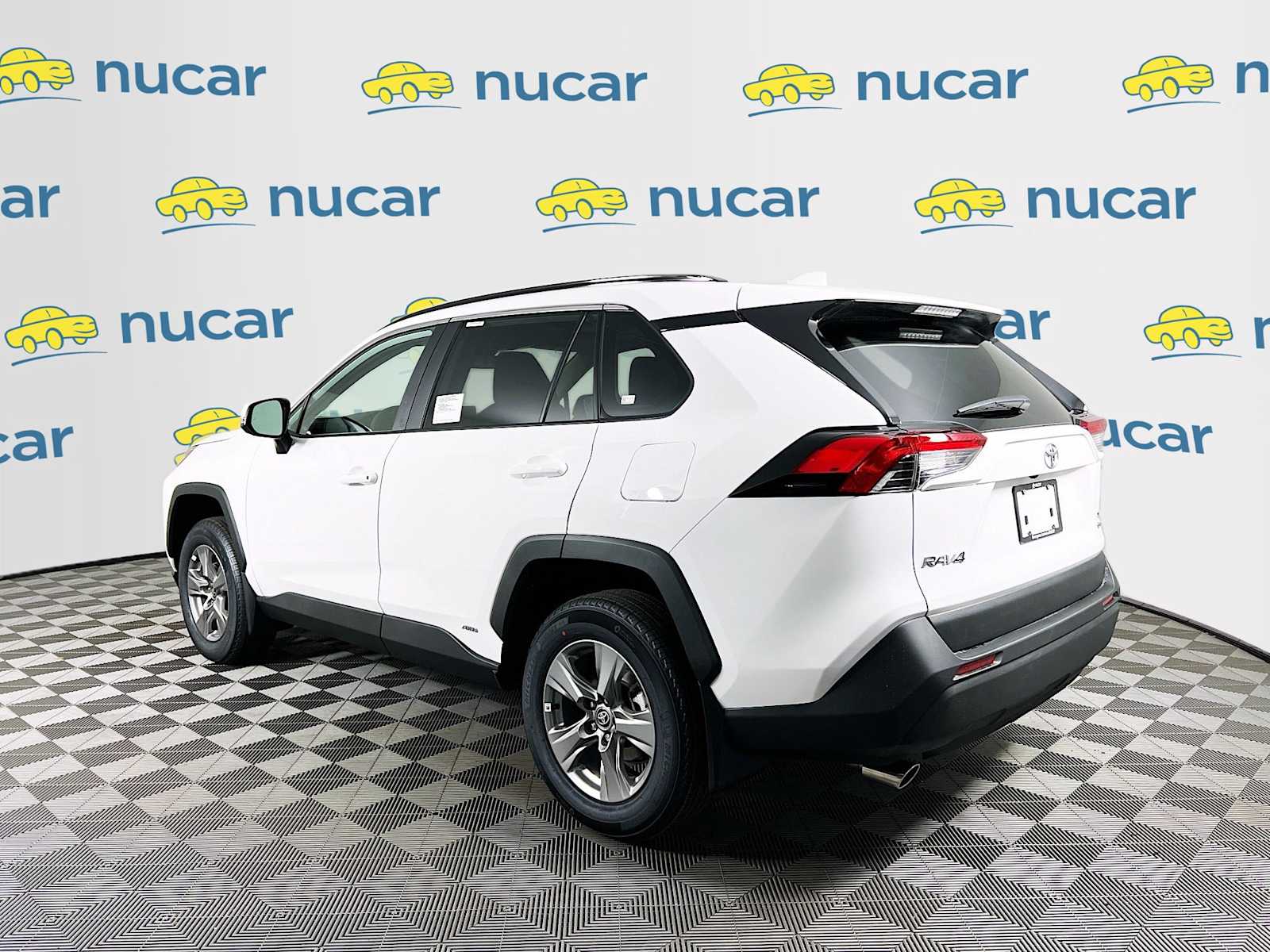 2025 Toyota RAV4 Hybrid XLE - Photo 4