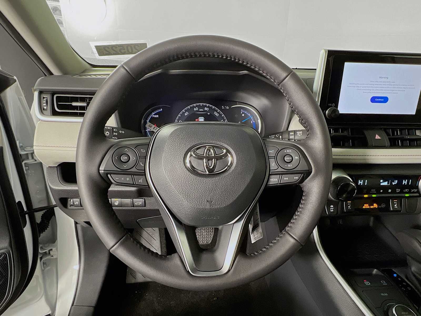 2025 Toyota RAV4 Hybrid XLE - Photo 7