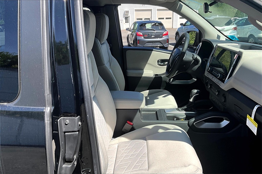 2025 Nissan Frontier SV Kingcab - Photo 11