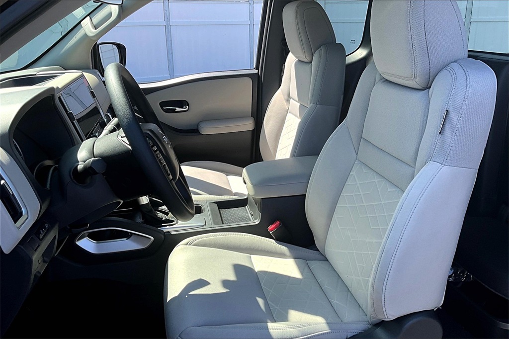 2025 Nissan Frontier SV Kingcab - Photo 10
