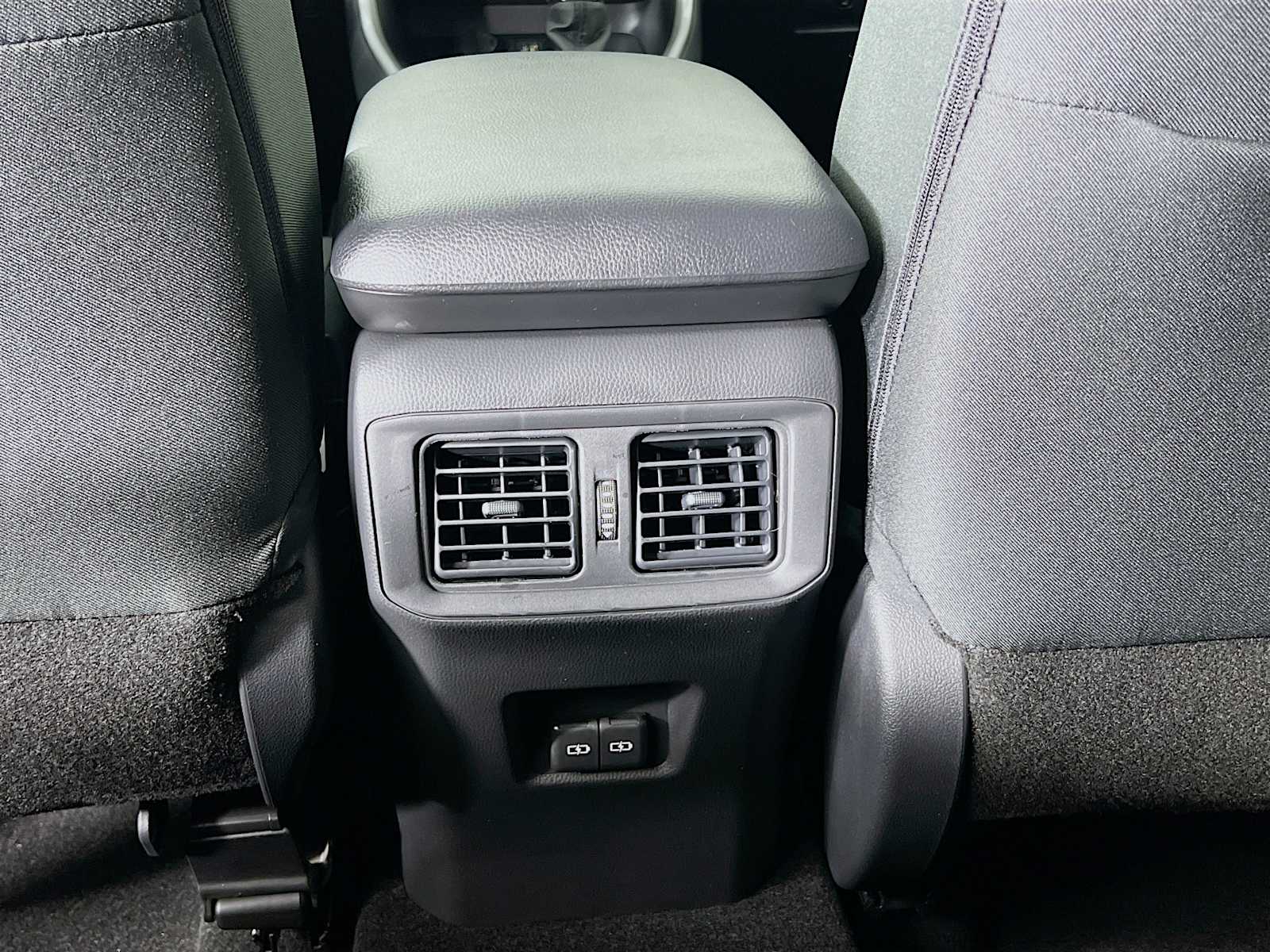 2025 Toyota RAV4 XLE - Photo 14