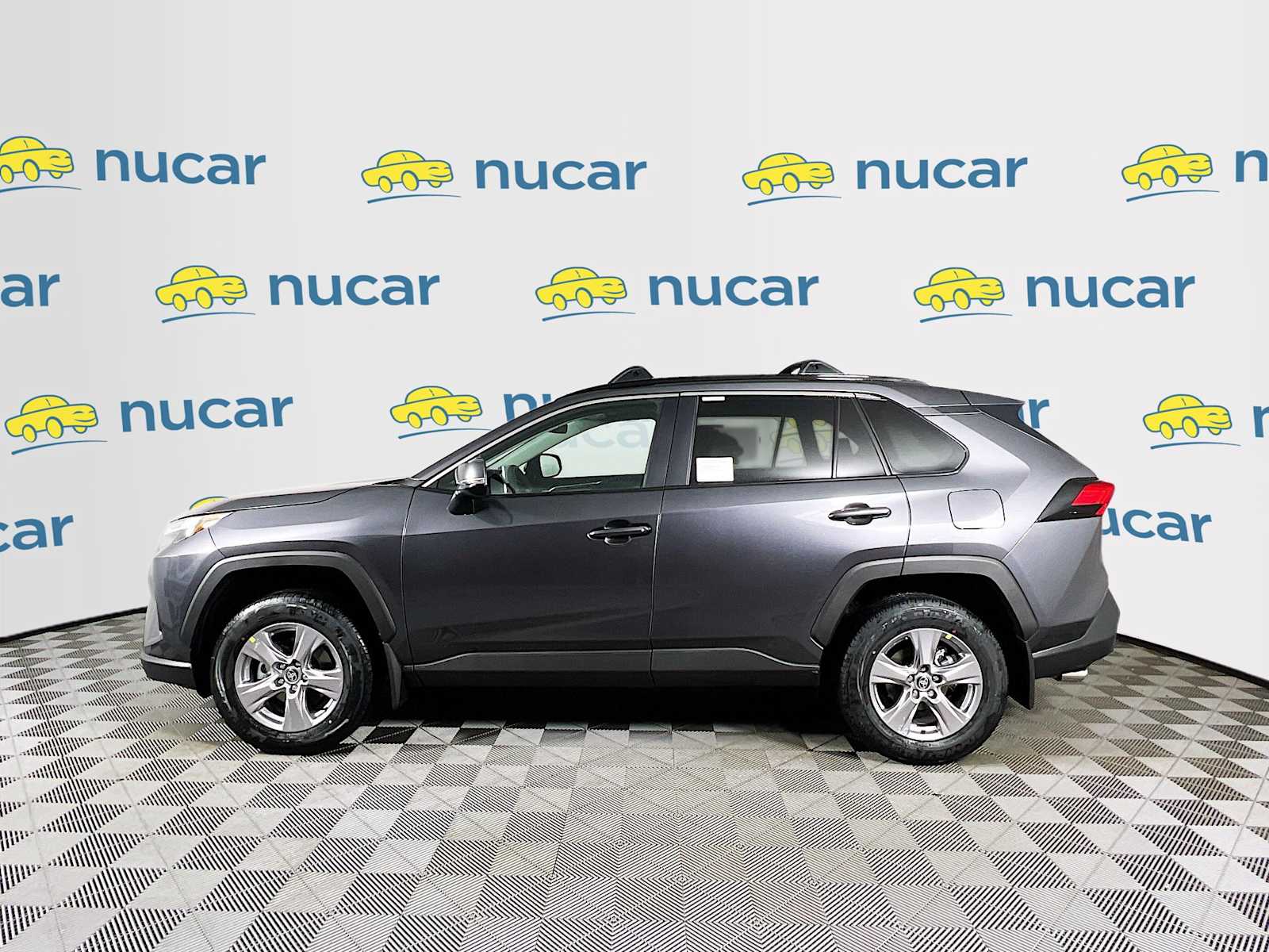 2025 Toyota RAV4 XLE - Photo 3