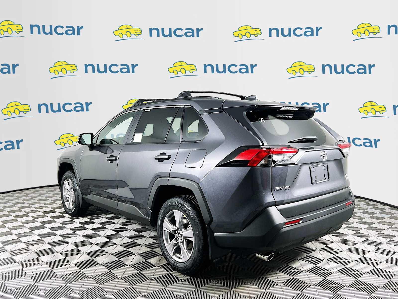 2025 Toyota RAV4 XLE - Photo 4