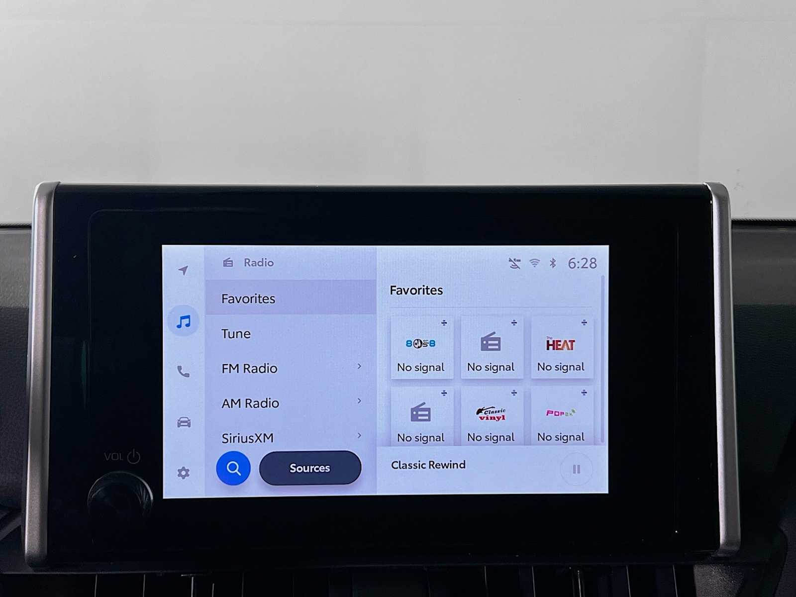 2025 Toyota RAV4 XLE - Photo 8