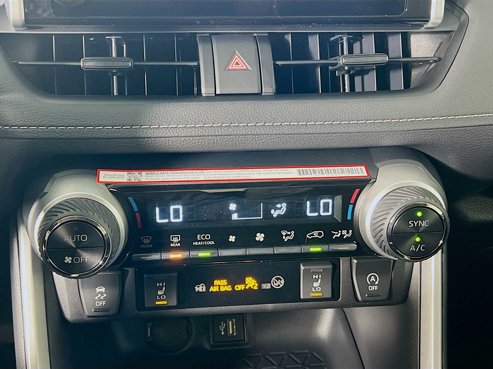 2025 Toyota RAV4 XLE - Photo 10