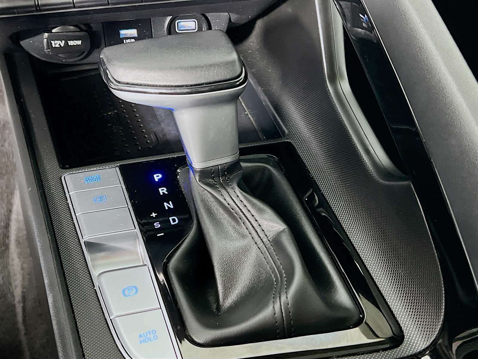 2023 Hyundai Elantra Limited - Photo 17