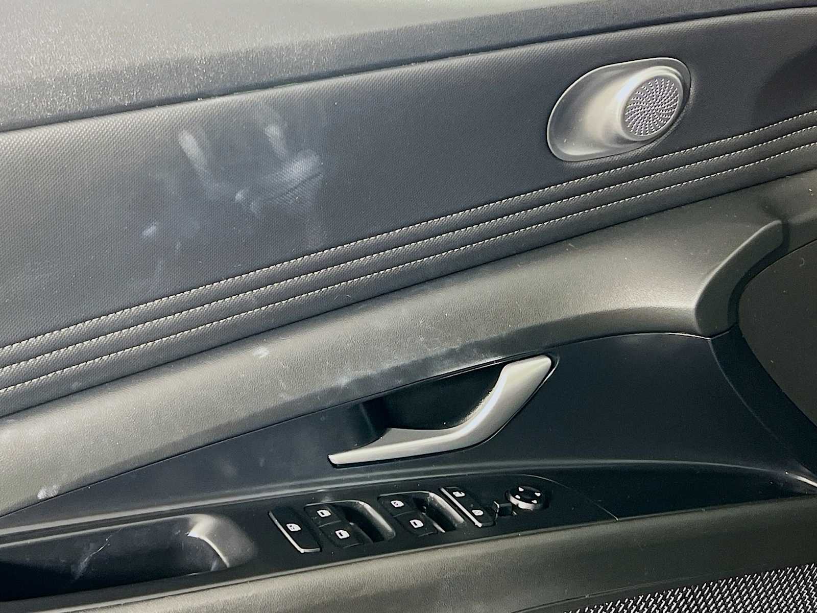 2023 Hyundai Elantra Limited - Photo 18