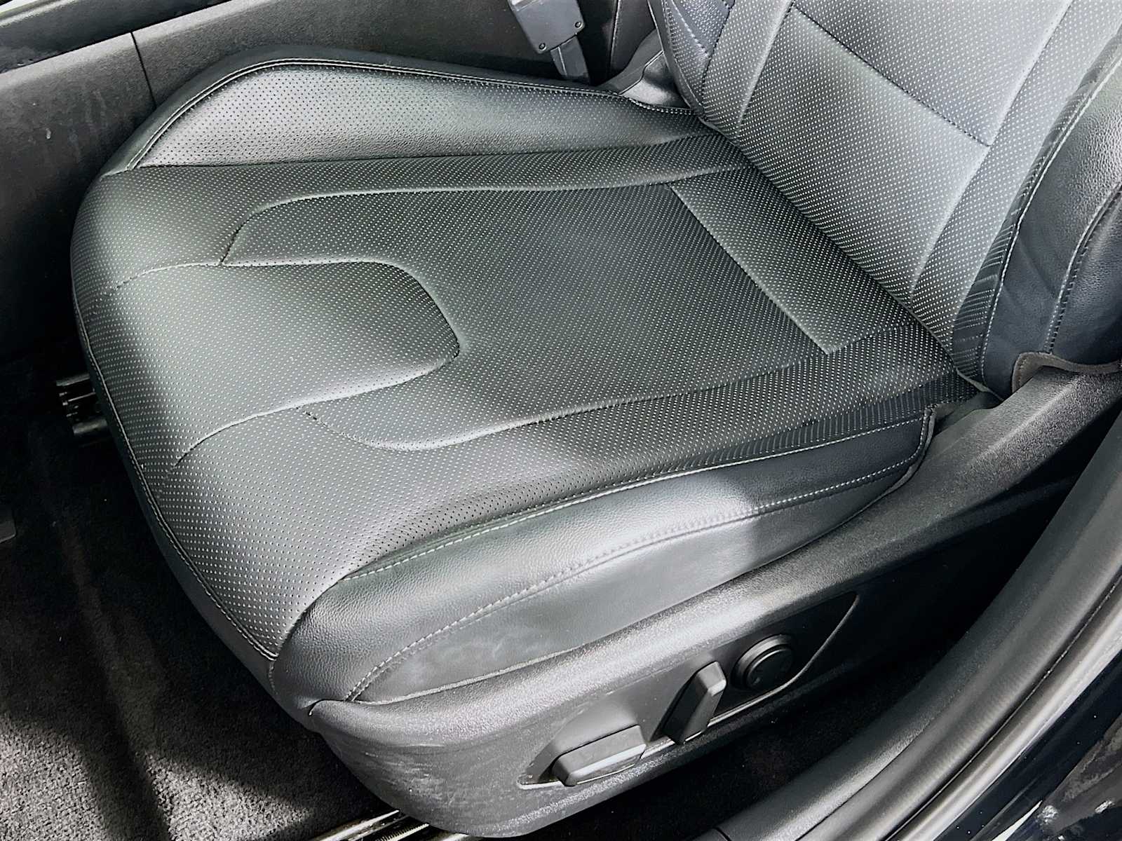 2023 Hyundai Elantra Limited - Photo 20