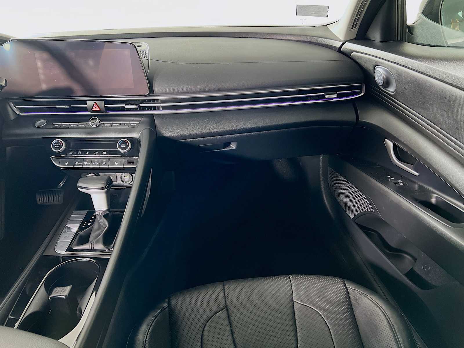 2023 Hyundai Elantra Limited - Photo 25