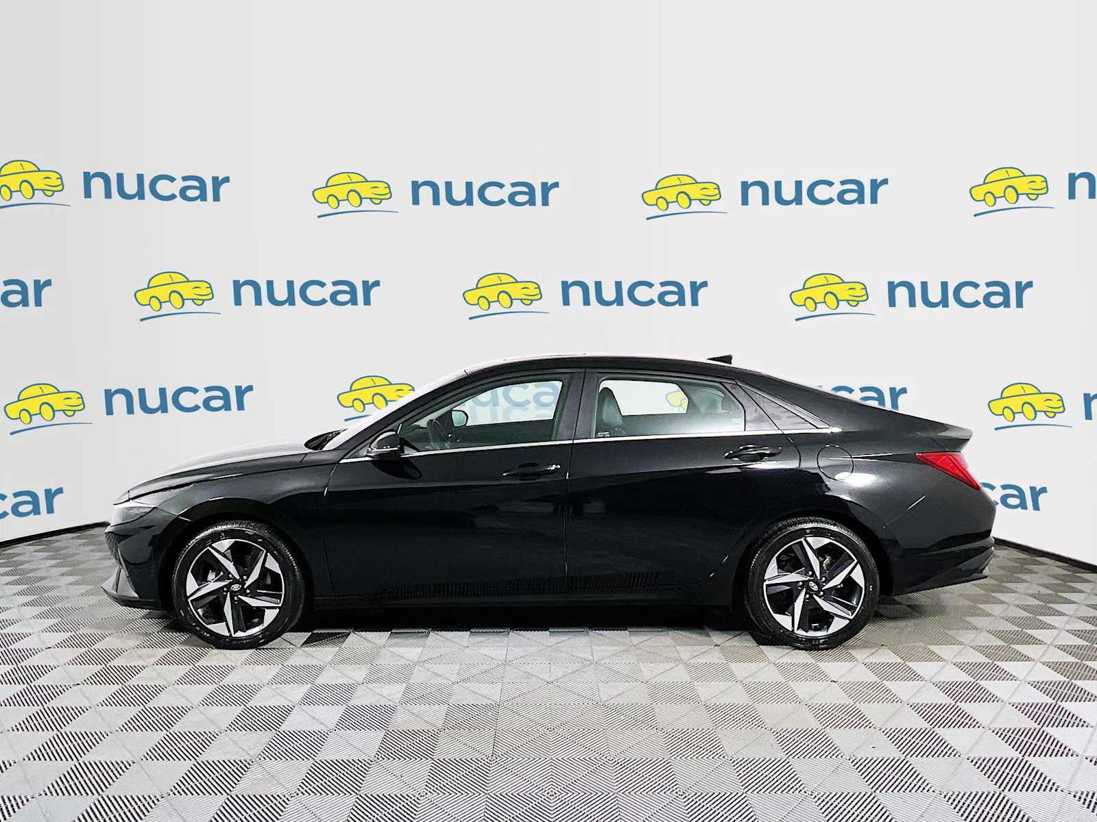 2023 Hyundai Elantra Limited - Photo 4