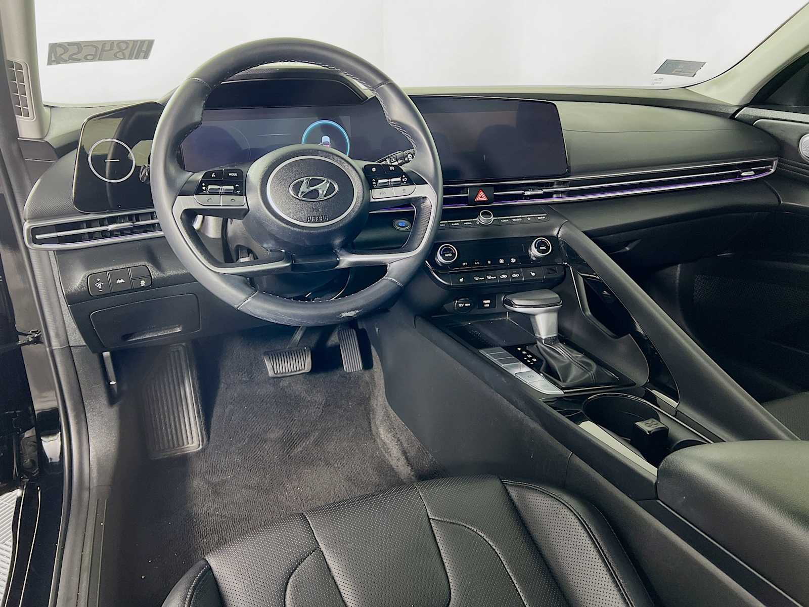 2023 Hyundai Elantra Limited - Photo 9