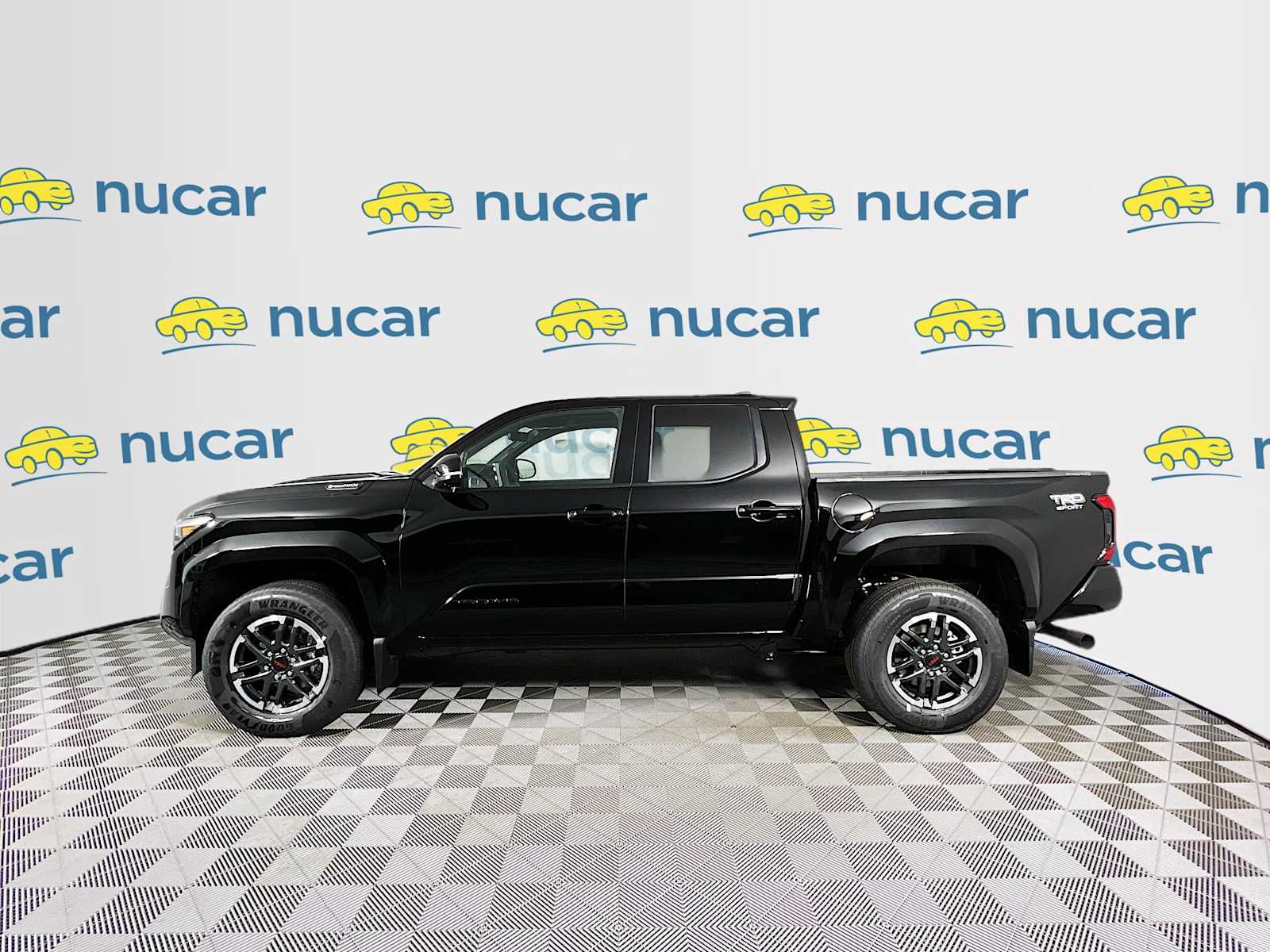 2025 Toyota Tacoma TRD Sport Hybrid - Photo 3