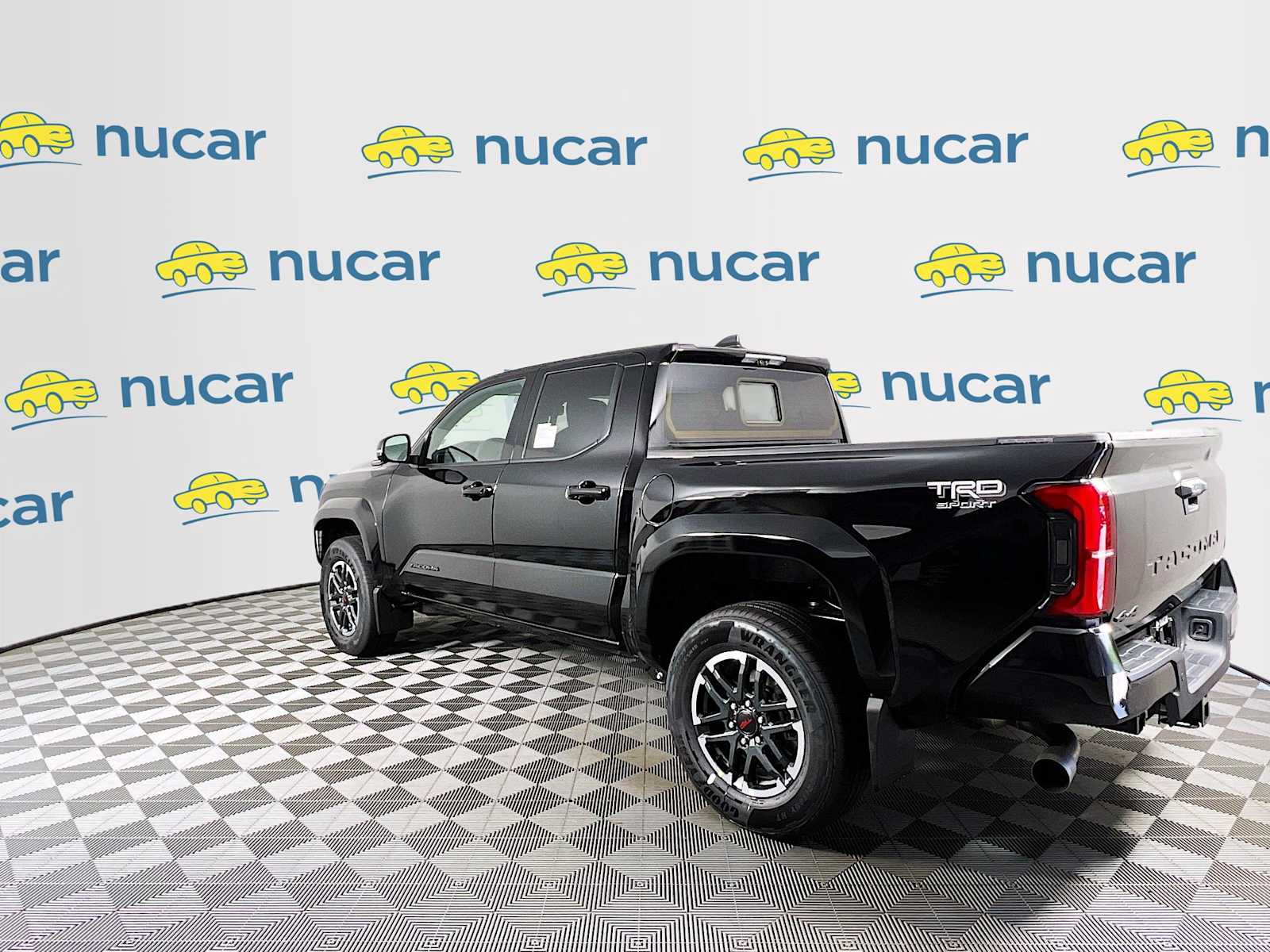 2025 Toyota Tacoma TRD Sport Hybrid - Photo 4