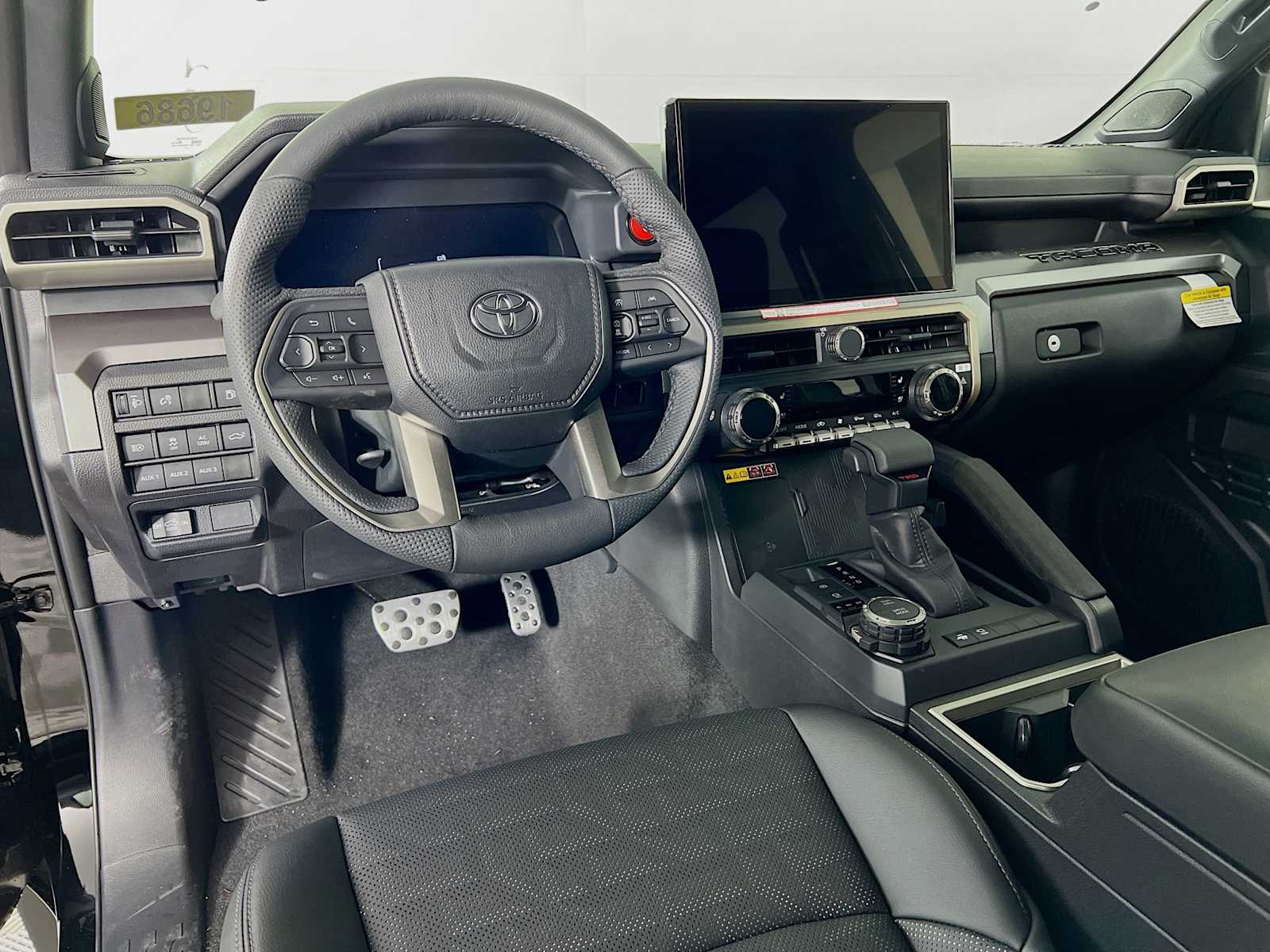 2025 Toyota Tacoma TRD Sport Hybrid - Photo 6