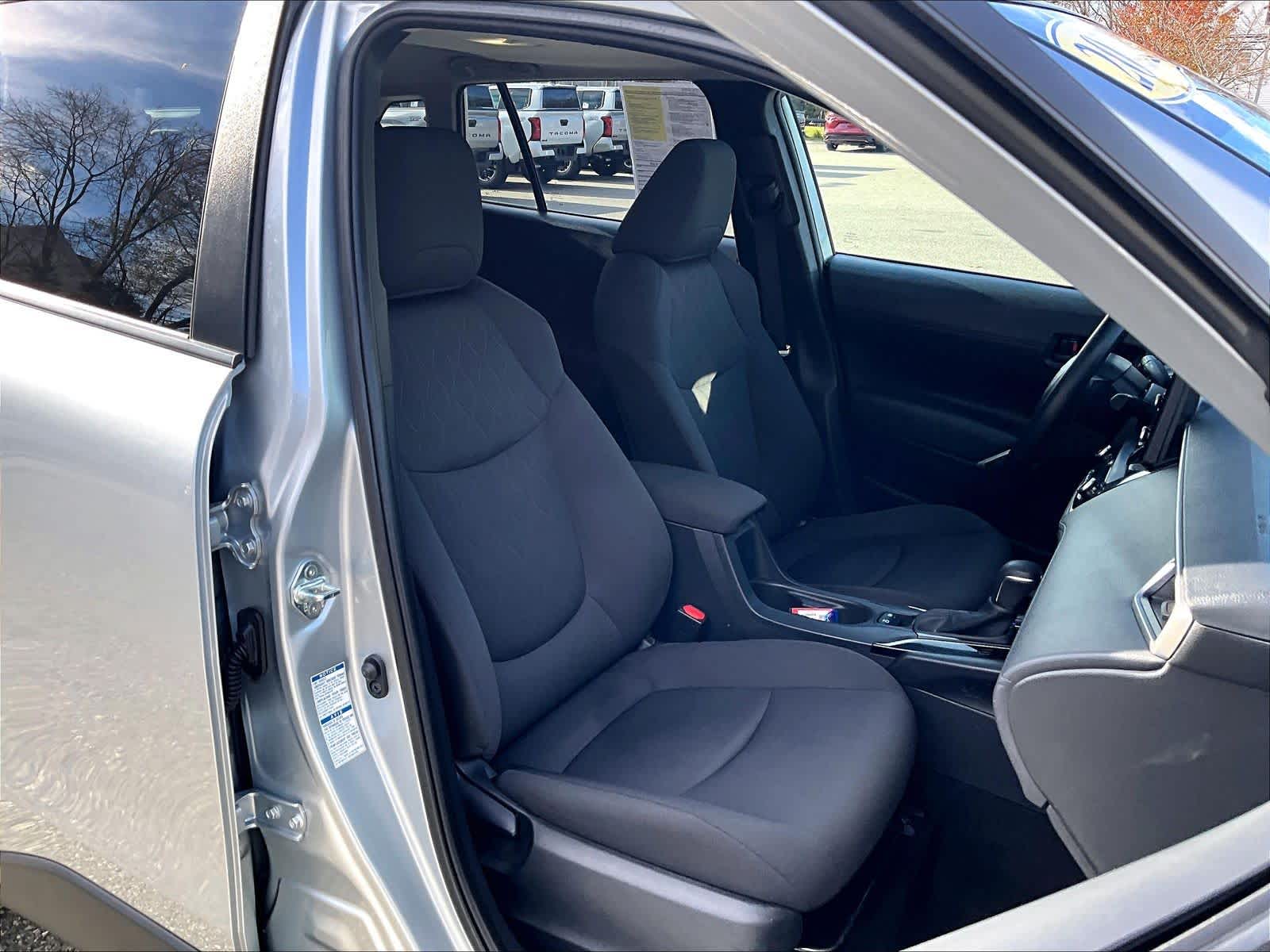 2022 Toyota Corolla Cross LE - Photo 11