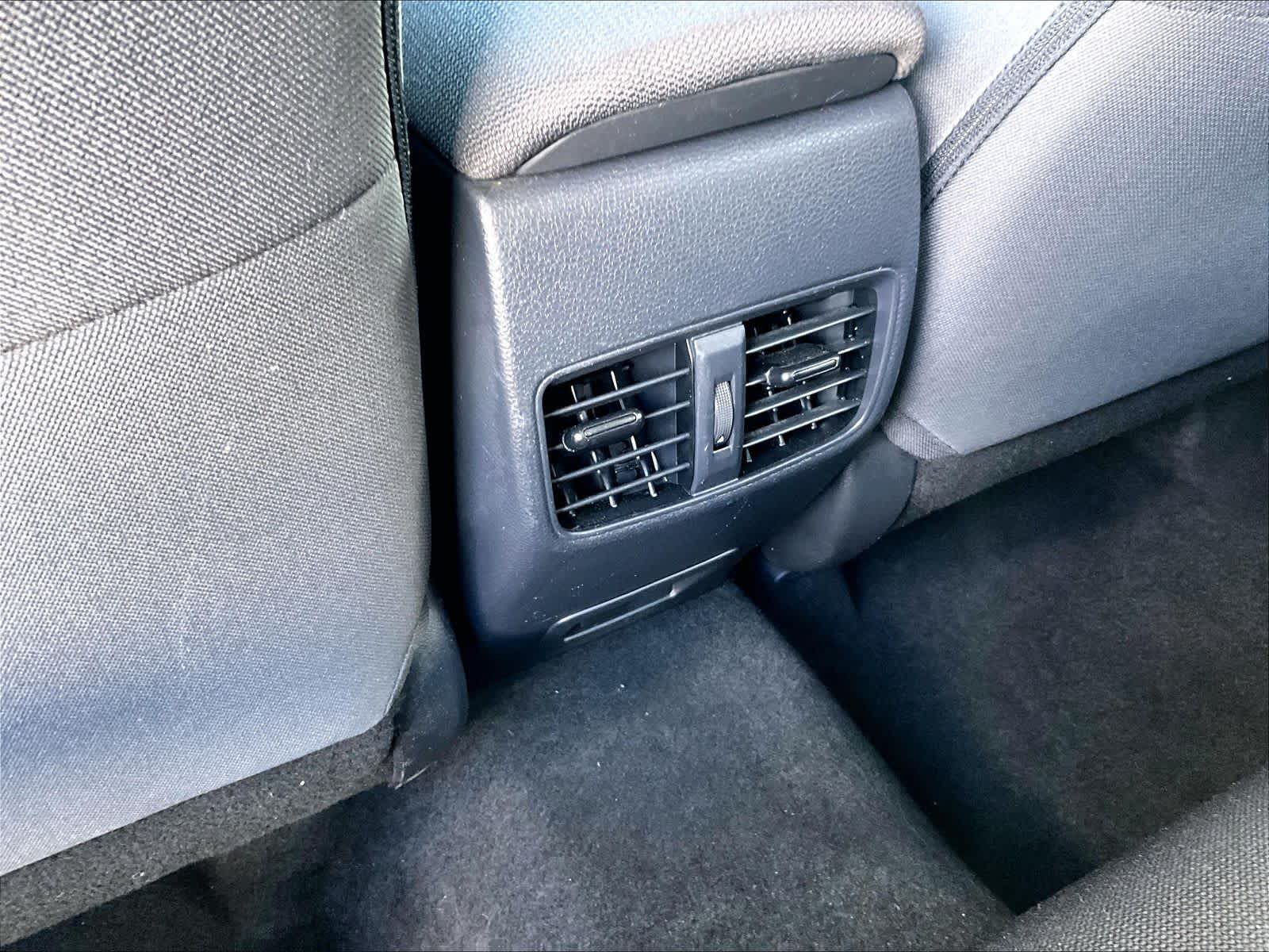 2022 Toyota Corolla Cross LE - Photo 28