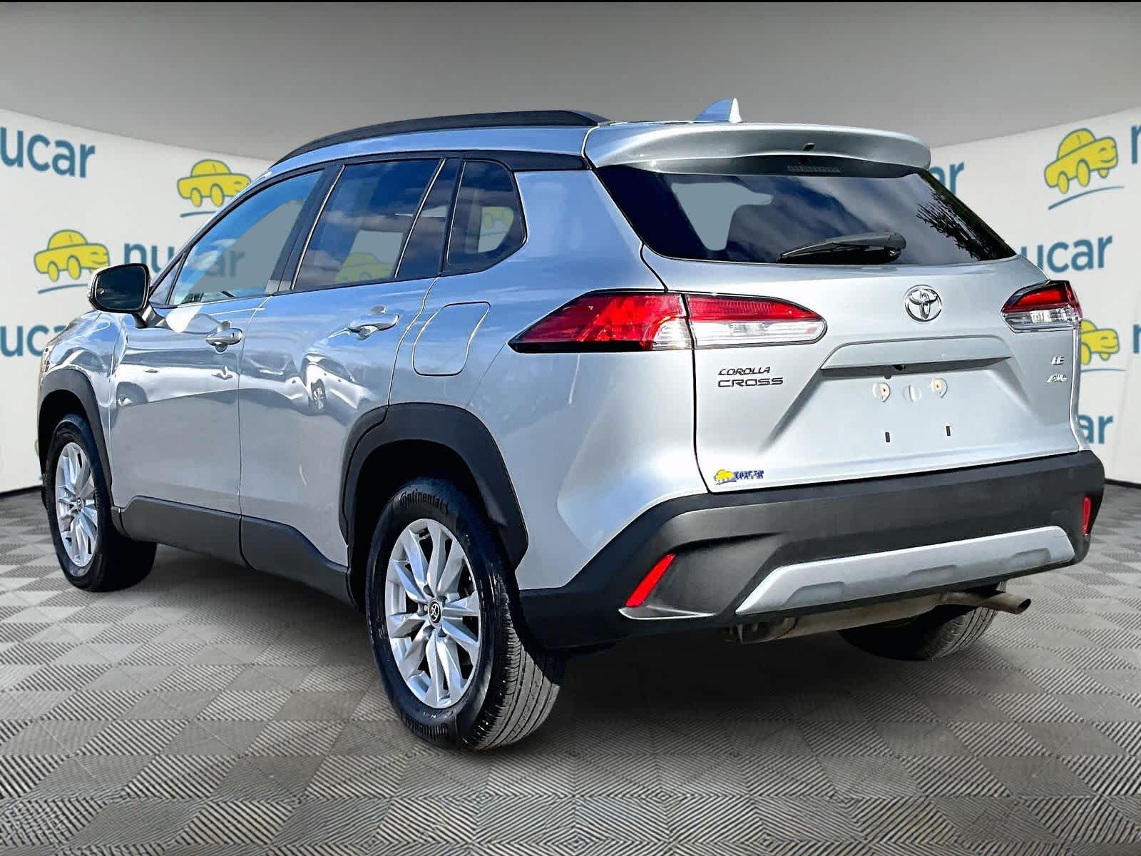 2022 Toyota Corolla Cross LE - Photo 4