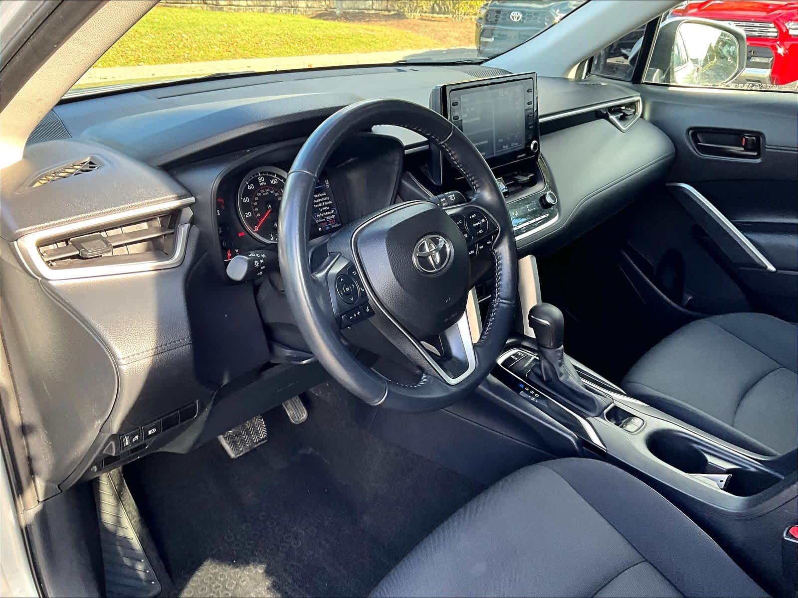 2022 Toyota Corolla Cross LE - Photo 8