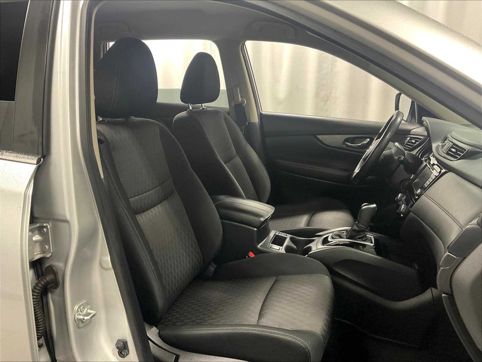 2020 Nissan Rogue SV - Photo 11