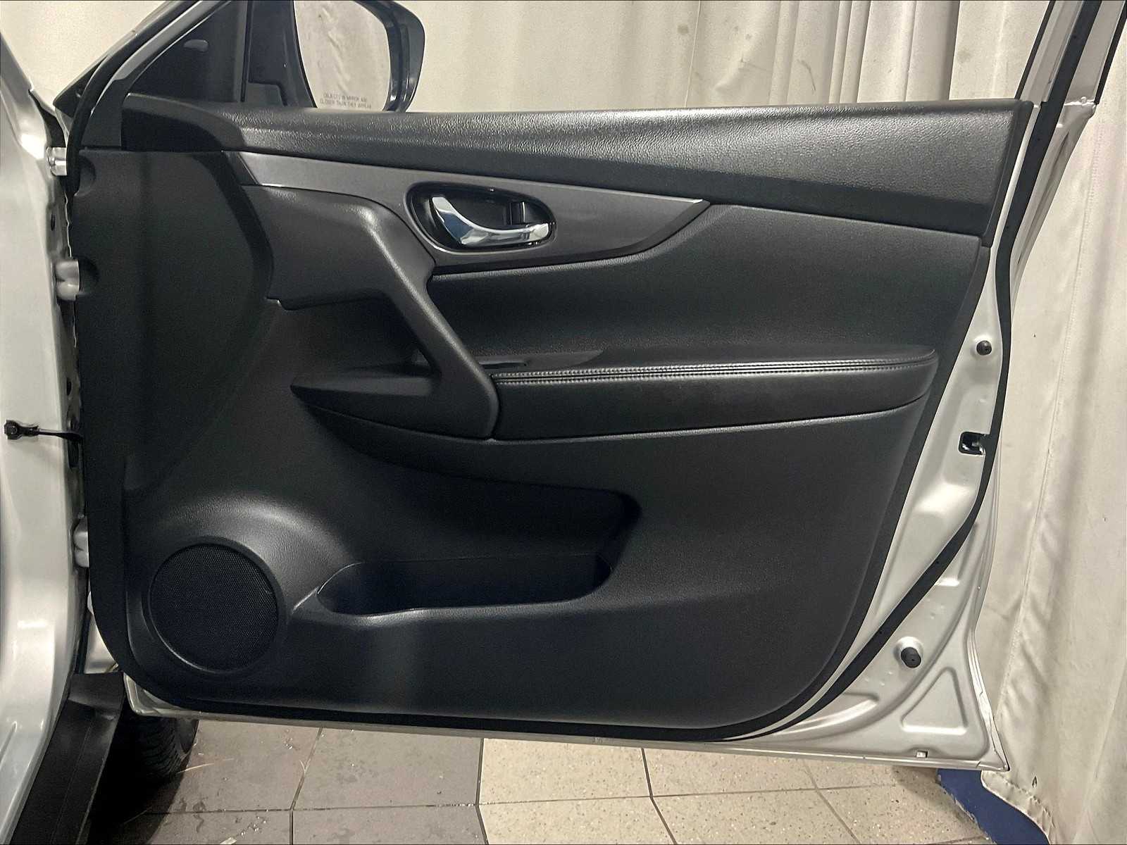 2020 Nissan Rogue SV - Photo 12