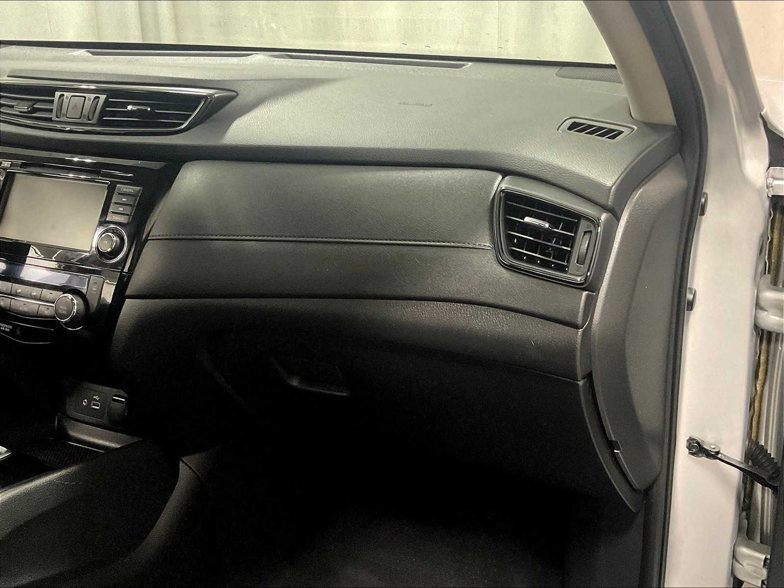 2020 Nissan Rogue SV - Photo 13