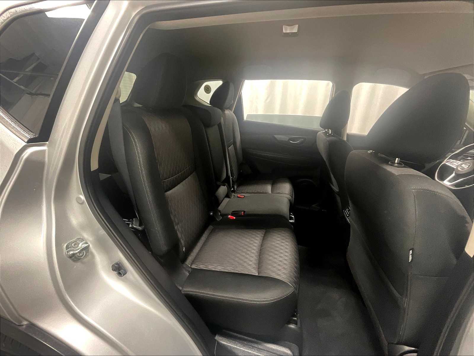 2020 Nissan Rogue SV - Photo 16