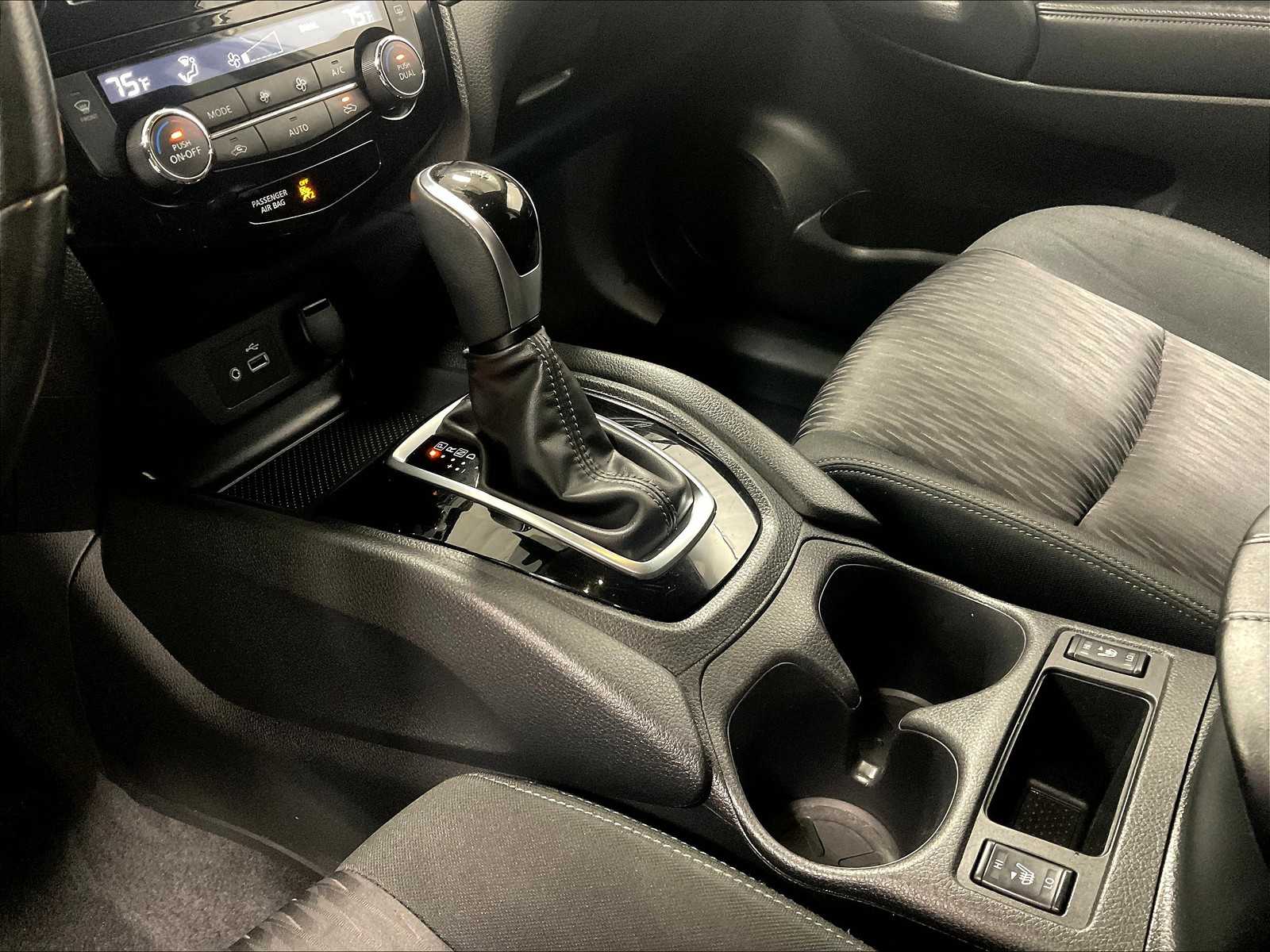 2020 Nissan Rogue SV - Photo 21