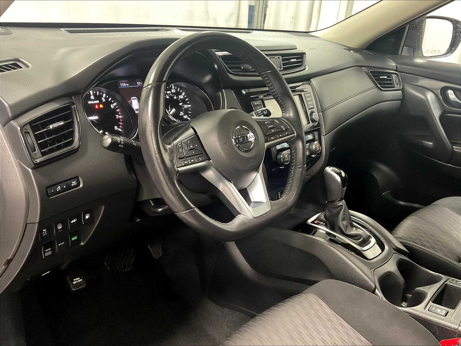 2020 Nissan Rogue SV - Photo 8
