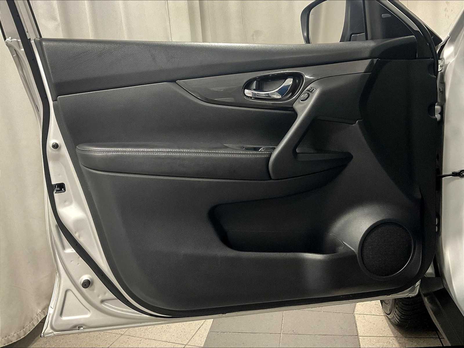 2020 Nissan Rogue SV - Photo 9