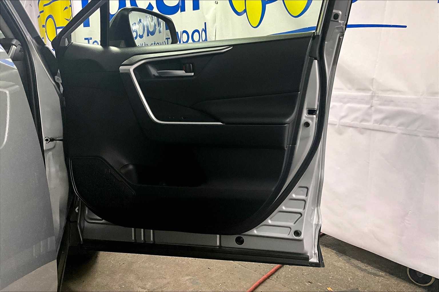 2024 Toyota RAV4 Hybrid XLE - Photo 12