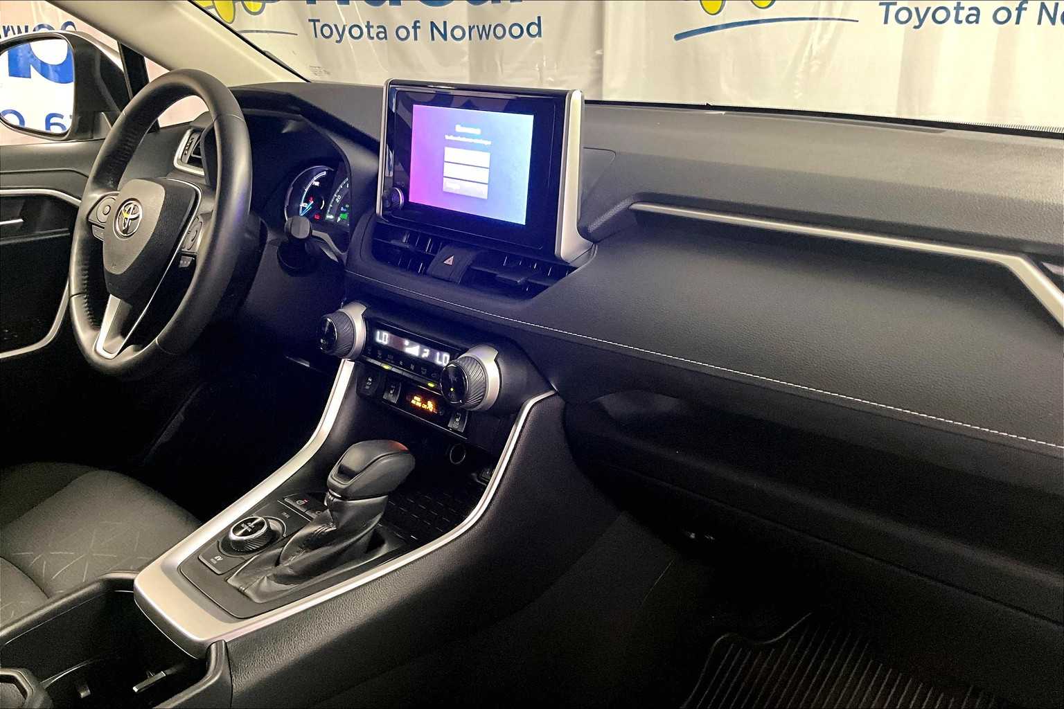 2024 Toyota RAV4 Hybrid XLE - Photo 14