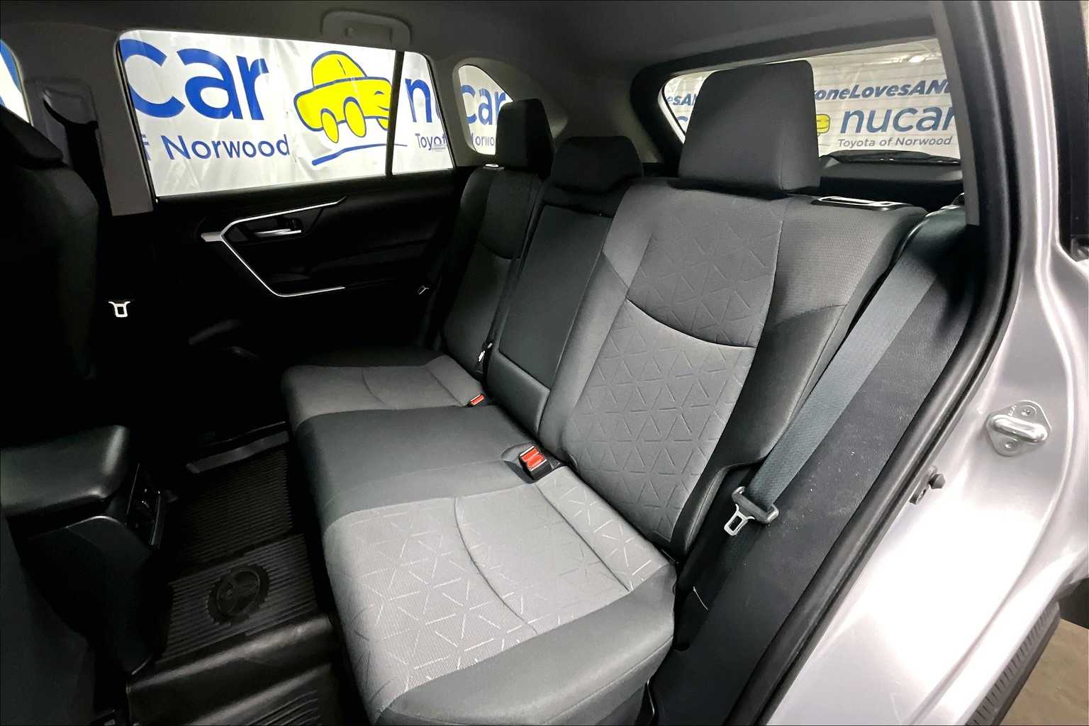 2024 Toyota RAV4 Hybrid XLE - Photo 15