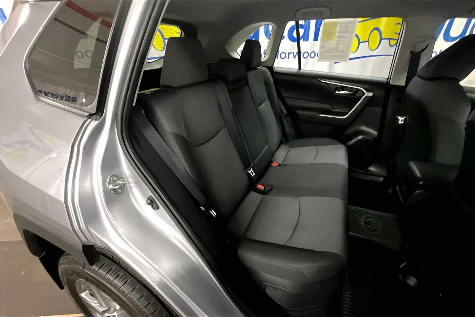 2024 Toyota RAV4 Hybrid XLE - Photo 16