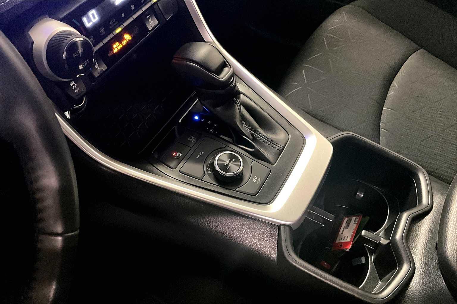 2024 Toyota RAV4 Hybrid XLE - Photo 20