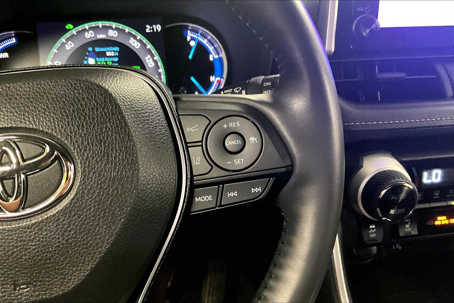 2024 Toyota RAV4 Hybrid XLE - Photo 23