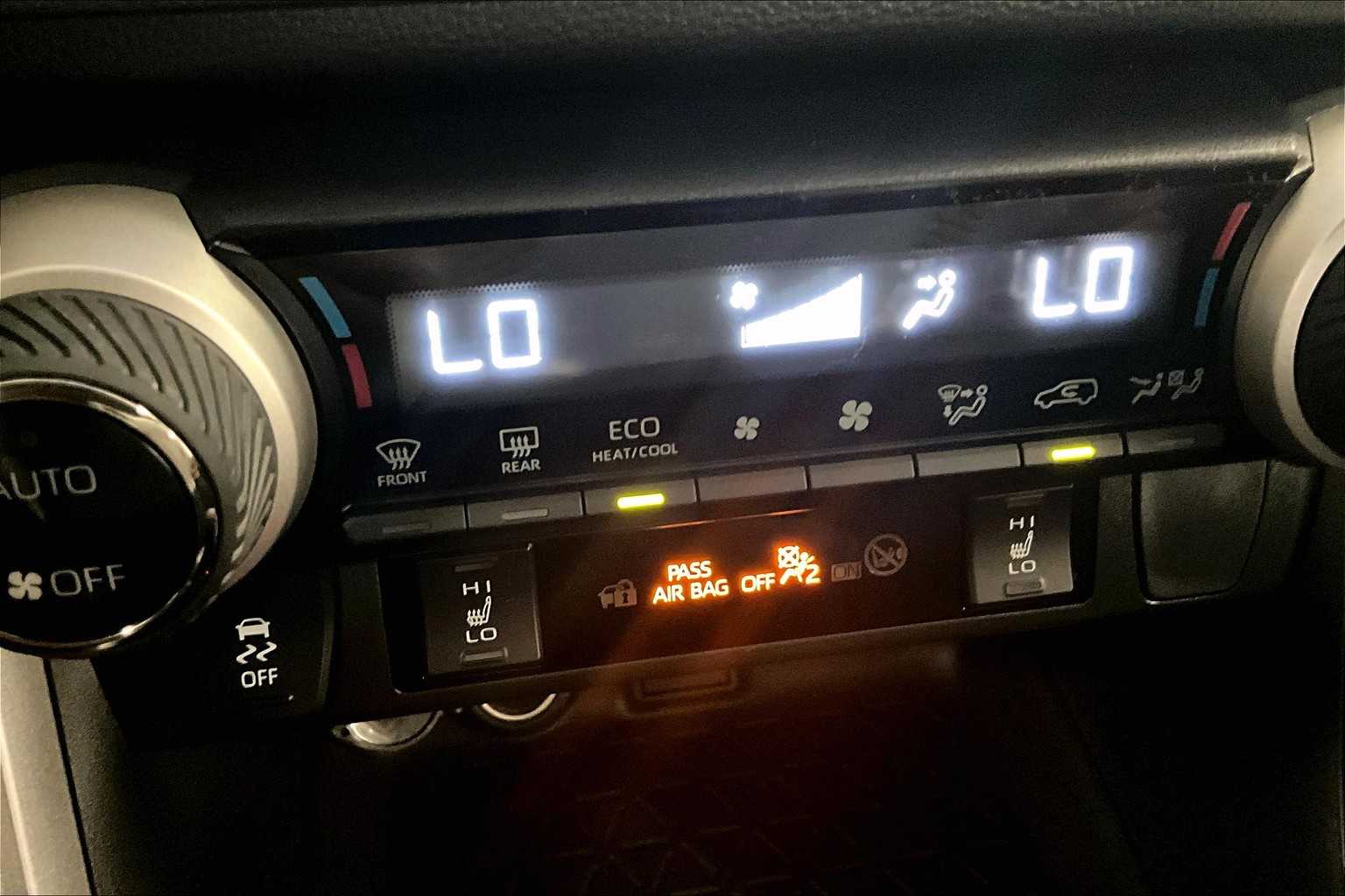 2024 Toyota RAV4 Hybrid XLE - Photo 25