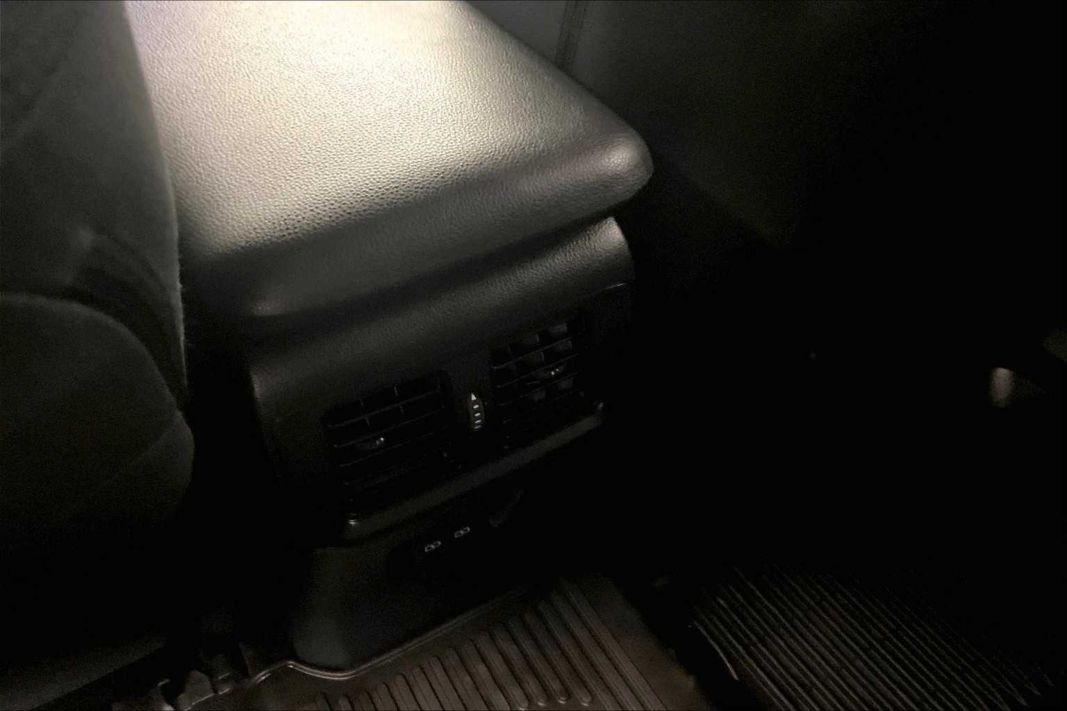 2024 Toyota RAV4 Hybrid XLE - Photo 27