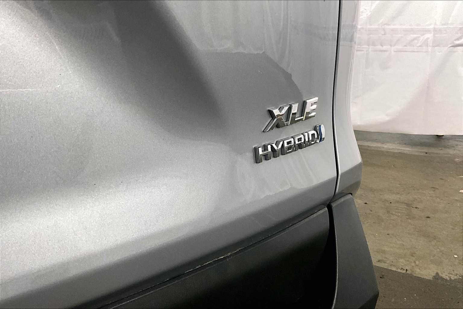 2024 Toyota RAV4 Hybrid XLE - Photo 28