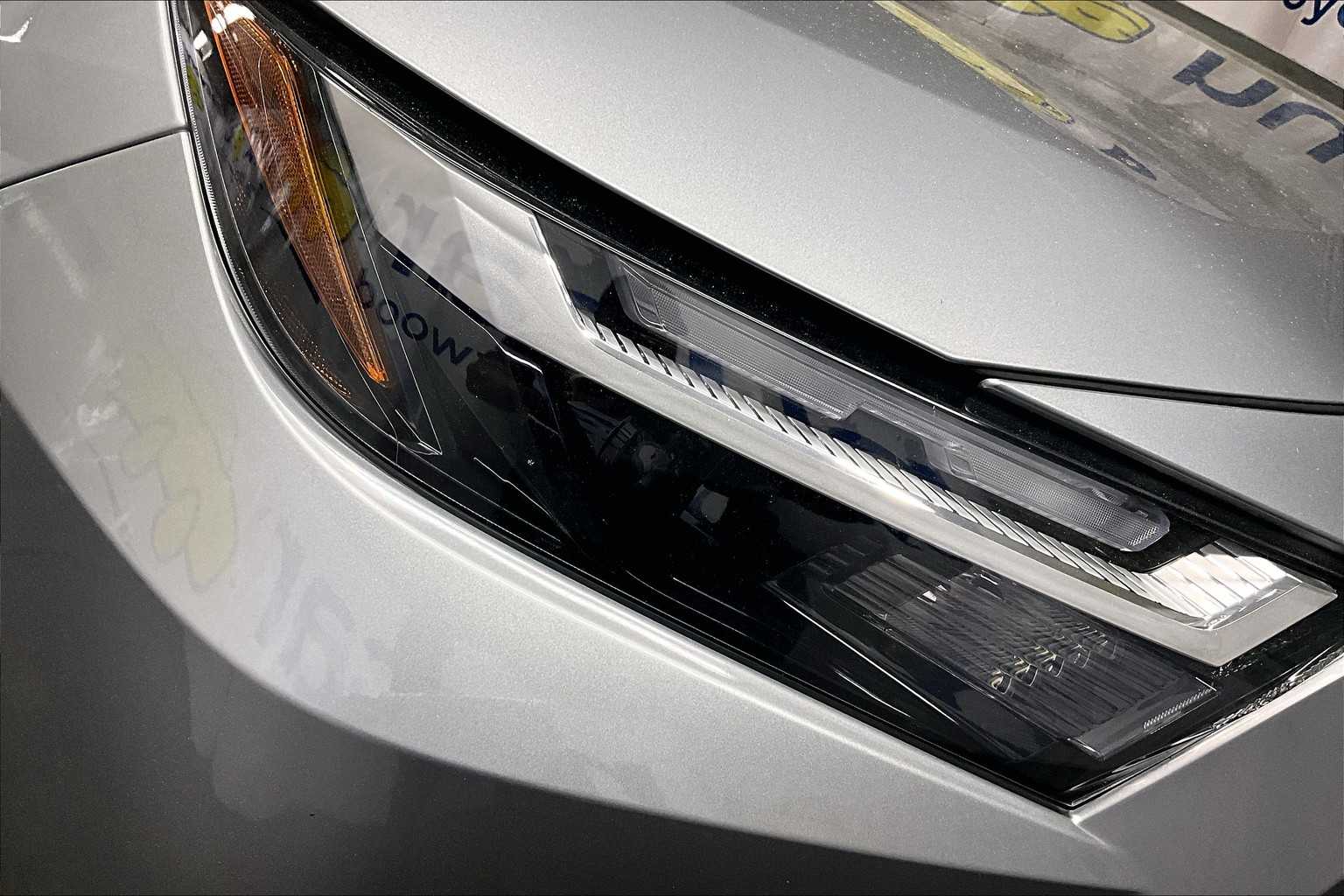 2024 Toyota RAV4 Hybrid XLE - Photo 32